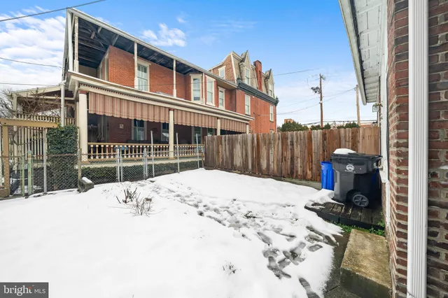 a house view with a outdoor space