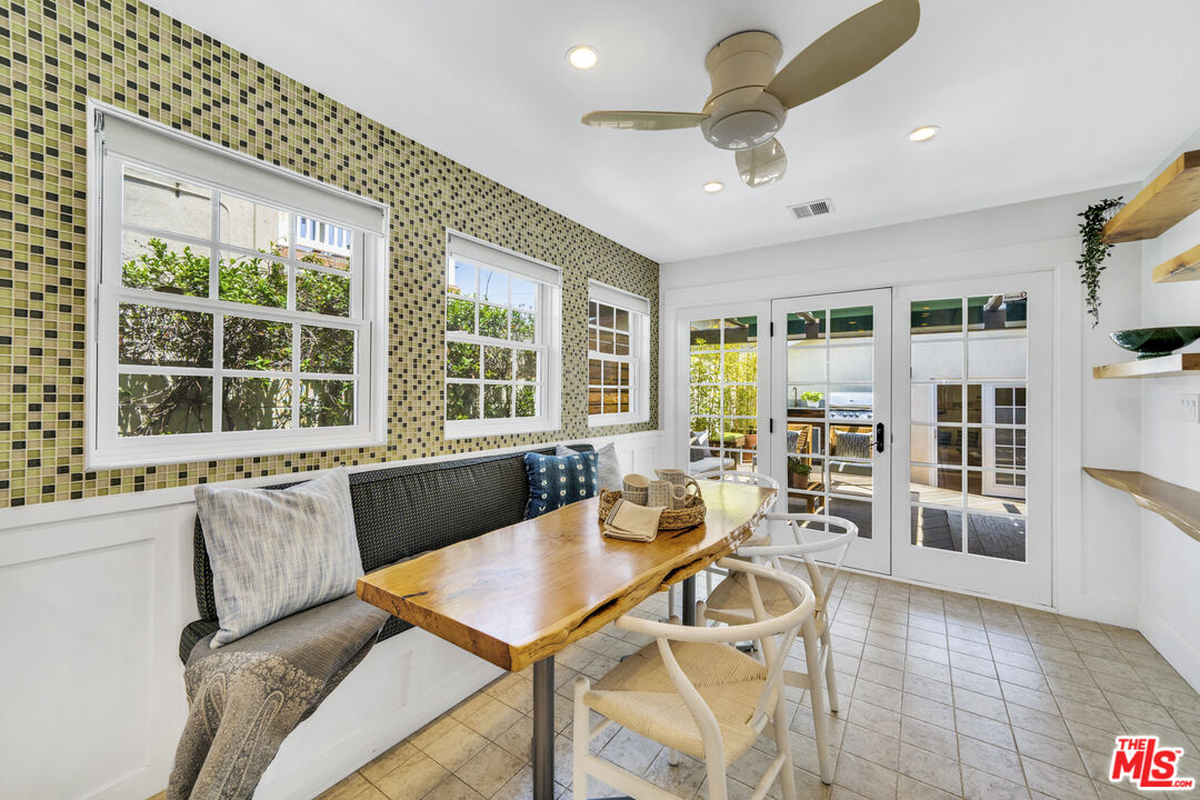3448 Redwood Avenue Los Angeles, CA 90066 - Photo 12 of 25 a living room with furniture and windows