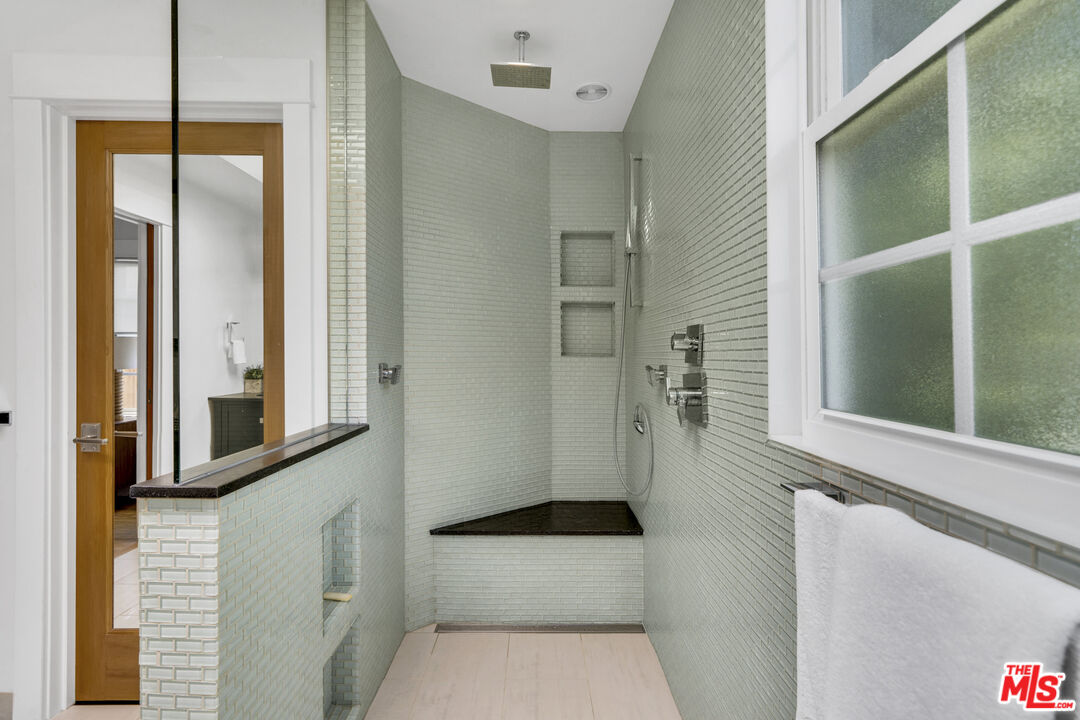 3448 Redwood Avenue Los Angeles, CA 90066 - Photo 15 of 25 a bathroom with a sink a toilet and shower