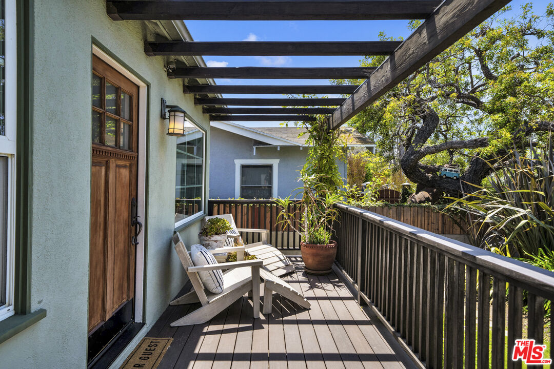 3448 Redwood Avenue Los Angeles, CA 90066 - Photo 4 of 25 a balcony with furniture and a potted plant