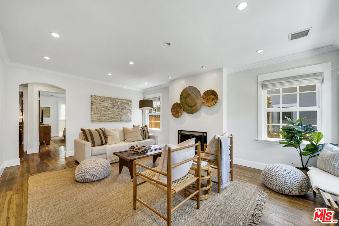 3448 Redwood Avenue Los Angeles, CA 90066 - Photo 6 of 25 a living room with furniture and a window