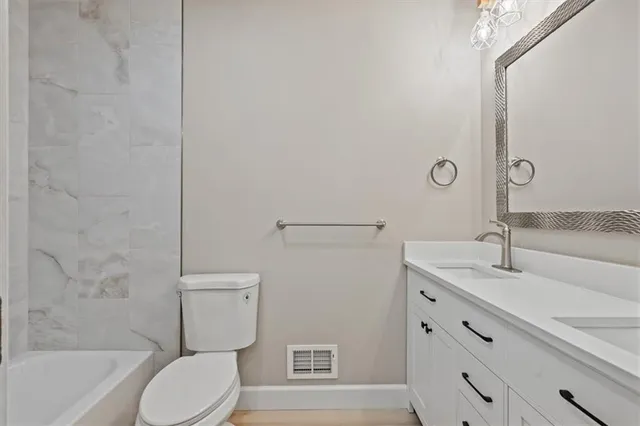 $395,000 | 7805 Long Avenue, Lenexa, KS 66216