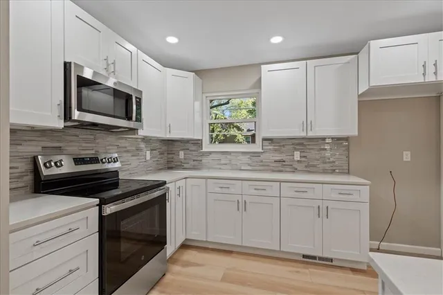 $395,000 | 7805 Long Avenue, Lenexa, KS 66216