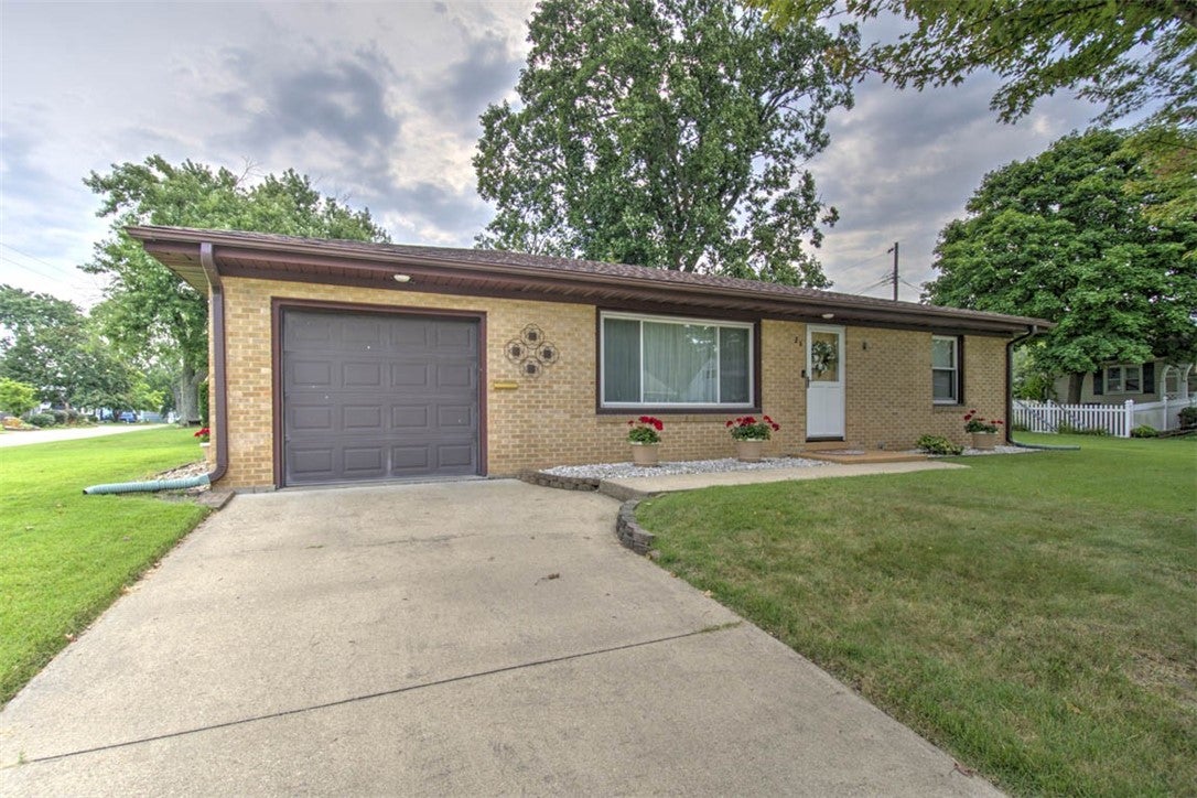 26 Maple Court Decatur, IL 62526 - Photo 1 of 21 Gallery Image 1