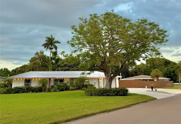 $949,999 | 4620 7th Avenue West, Bradenton, FL 34209