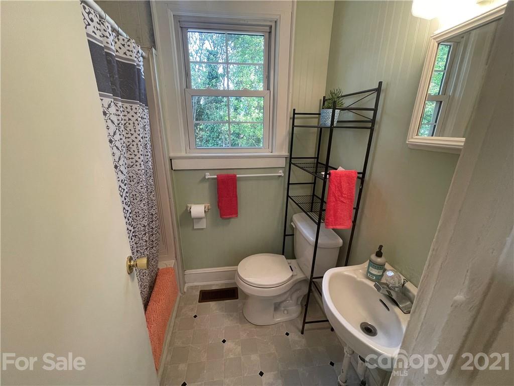 401 Ridge Street Northwest Lenoir, NC 28645 - Photo 11 of 18 Gallery Image 11