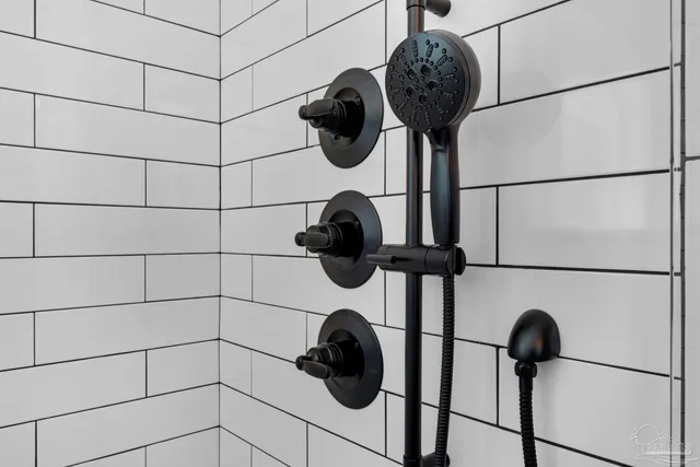 a view of front of a house with a yard