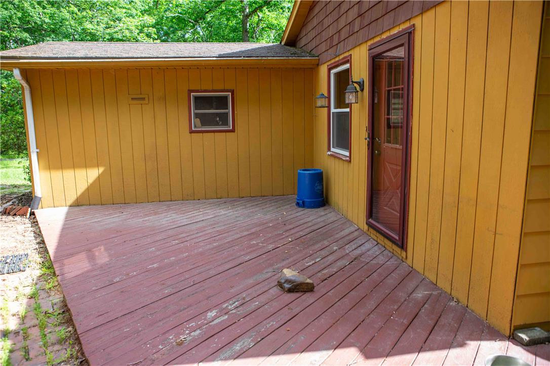 8 Cross Rds Drive Jim Thorpe, PA 18229 - Photo 19 of 32 This deck is between the garage and side entrance into the living room.