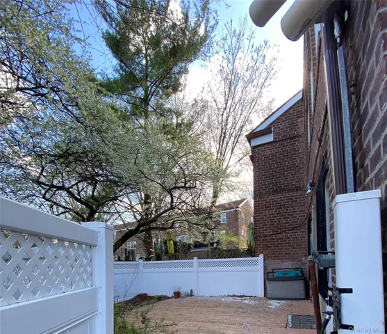 a view of a pathway of a house