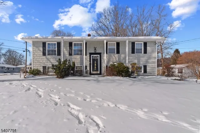 $550,000 | 3 Armstrong Drive, Oak Ridge, NJ 07438