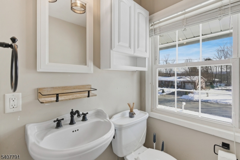 3 Armstrong Drive Oak Ridge, NJ 07438 - Photo 16 of 45