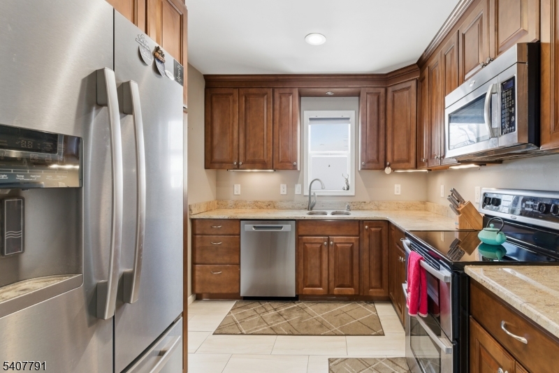 3 Armstrong Drive Oak Ridge, NJ 07438 - Photo 2 of 45