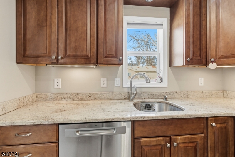 3 Armstrong Drive Oak Ridge, NJ 07438 - Photo 3 of 45