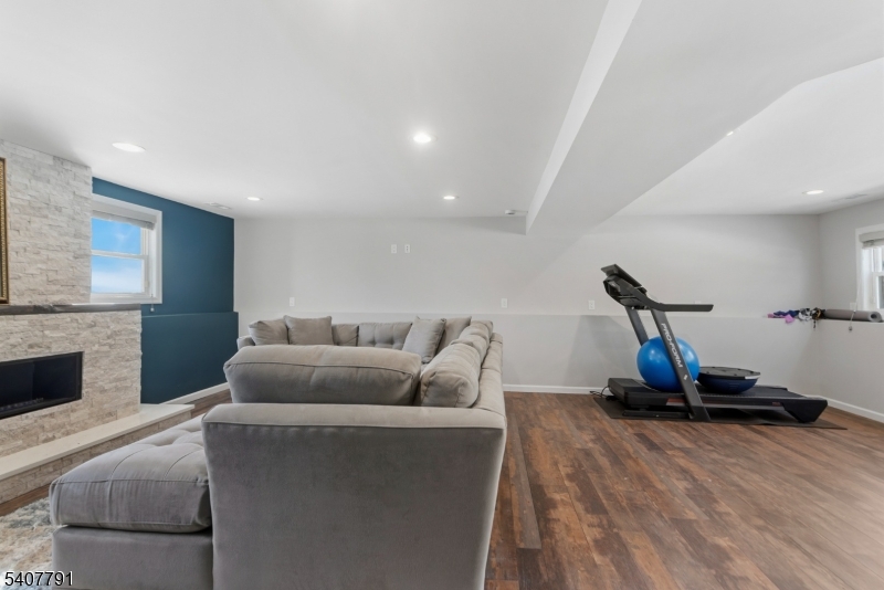 3 Armstrong Drive Oak Ridge, NJ 07438 - Photo 32 of 45