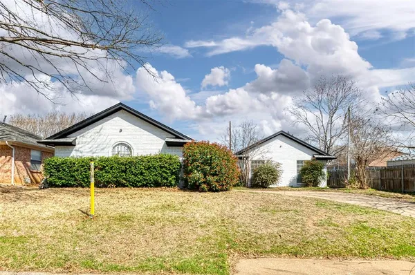 $2,350 | 5603 Fireside Drive, Arlington, TX 76016