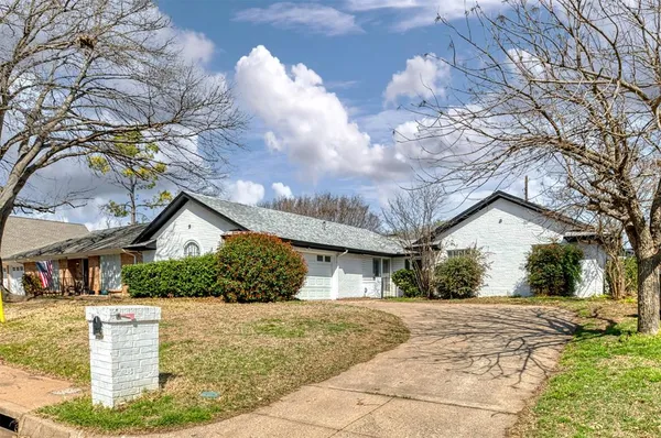 $2,350 | 5603 Fireside Drive, Arlington, TX 76016