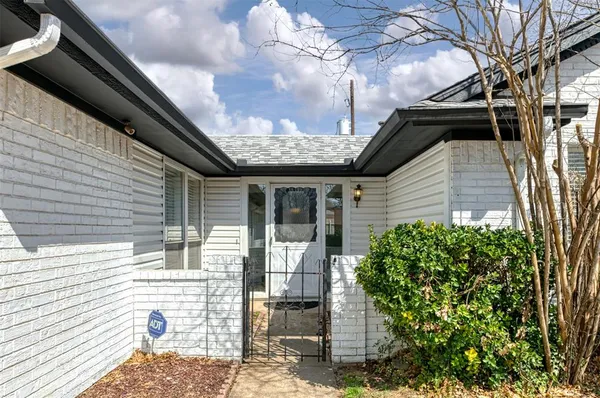 $2,350 | 5603 Fireside Drive, Arlington, TX 76016