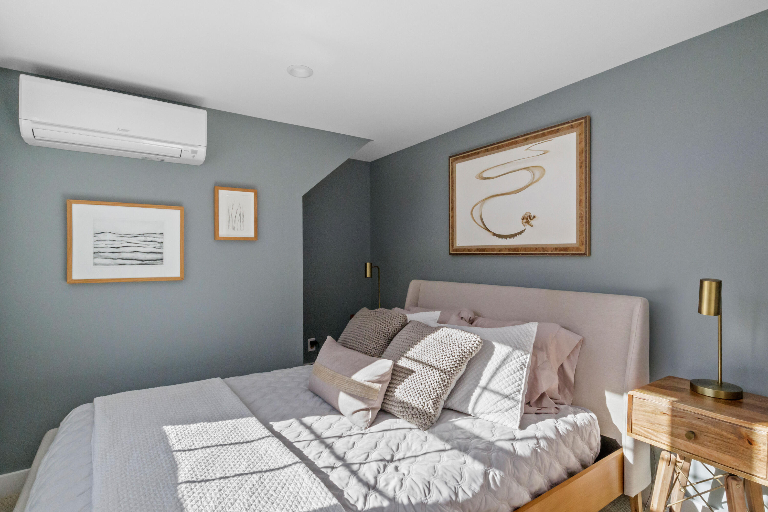 89 Namequoit Road Orleans, MA 02653 - Photo 20 of 42 a bedroom with a bed and a chair