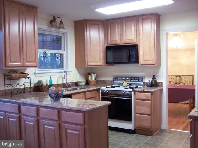 8608 Clydesdale Road Springfield, VA 22151 - Photo 2 of 7 Brand New Kitchen Cabinet and Granite Counter Top