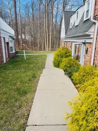 $1,795 | 7 Beech Spring Drive, Unit 7F, Summit, NJ 07901