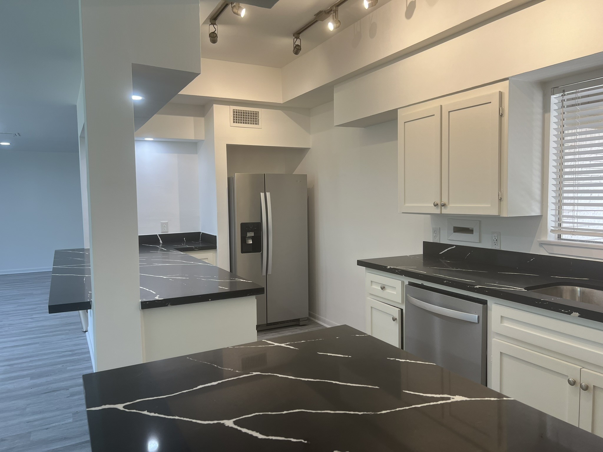 9007 Dunlap Street Houston, TX 77074 - Photo 5 of 22 Kitchen- LARGE kitchen with wrap around storage.