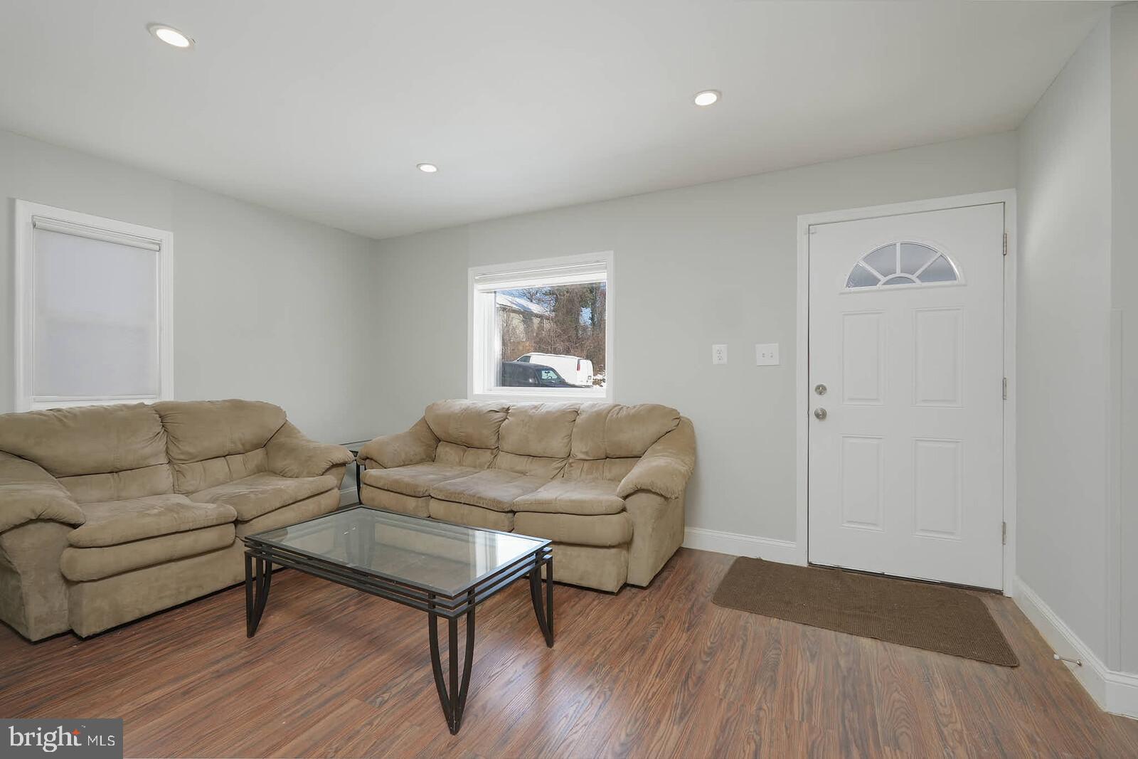 7719 Garrison Road Hyattsville, MD 20784 - Photo 3 of 24 Living area