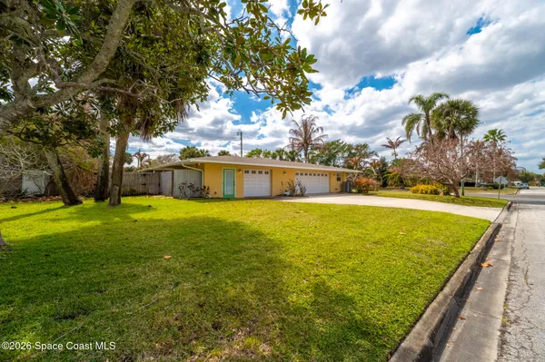 $875,000 | 901 South Palm Avenue, Indialantic, FL 32903