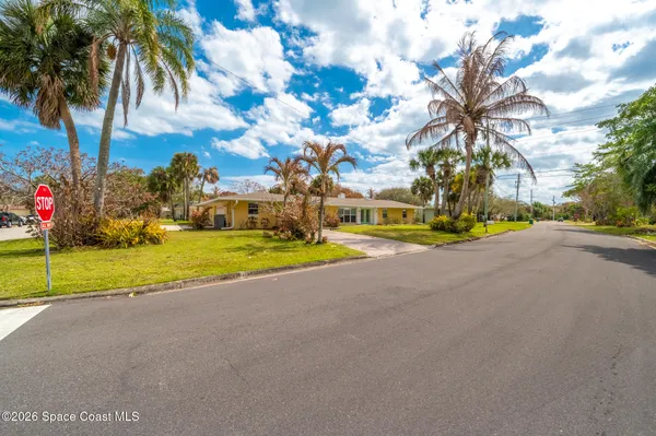 $875,000 | 901 South Palm Avenue, Indialantic, FL 32903