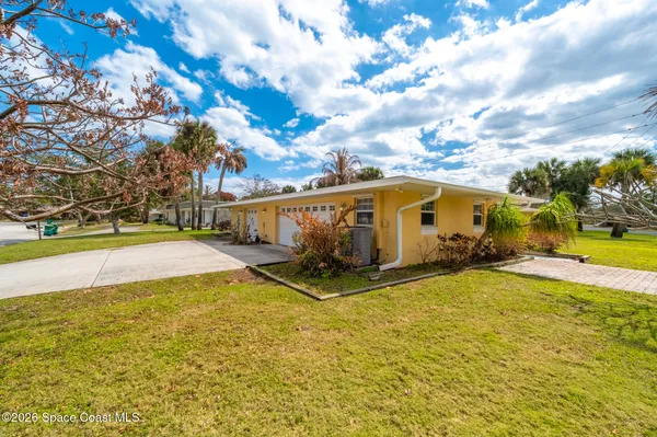 $875,000 | 901 South Palm Avenue, Indialantic, FL 32903
