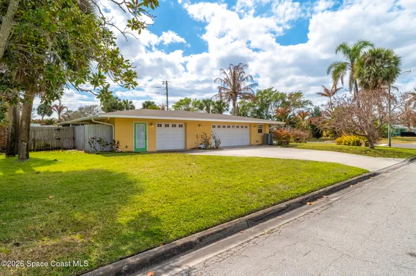 $875,000 | 901 South Palm Avenue, Indialantic, FL 32903