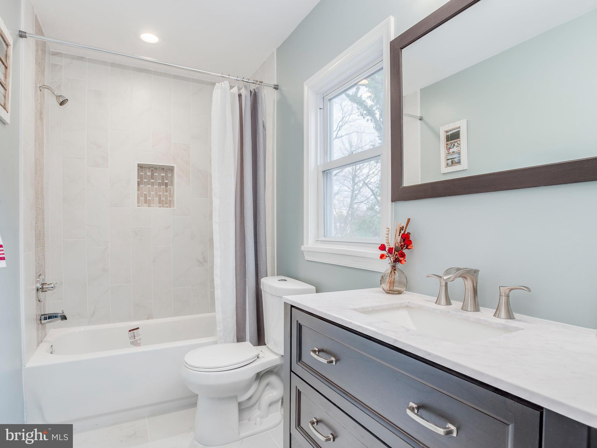 4207 Maple Road Morningside, MD 20746 - Photo 13 of 30 Full Bathroom - Main Level