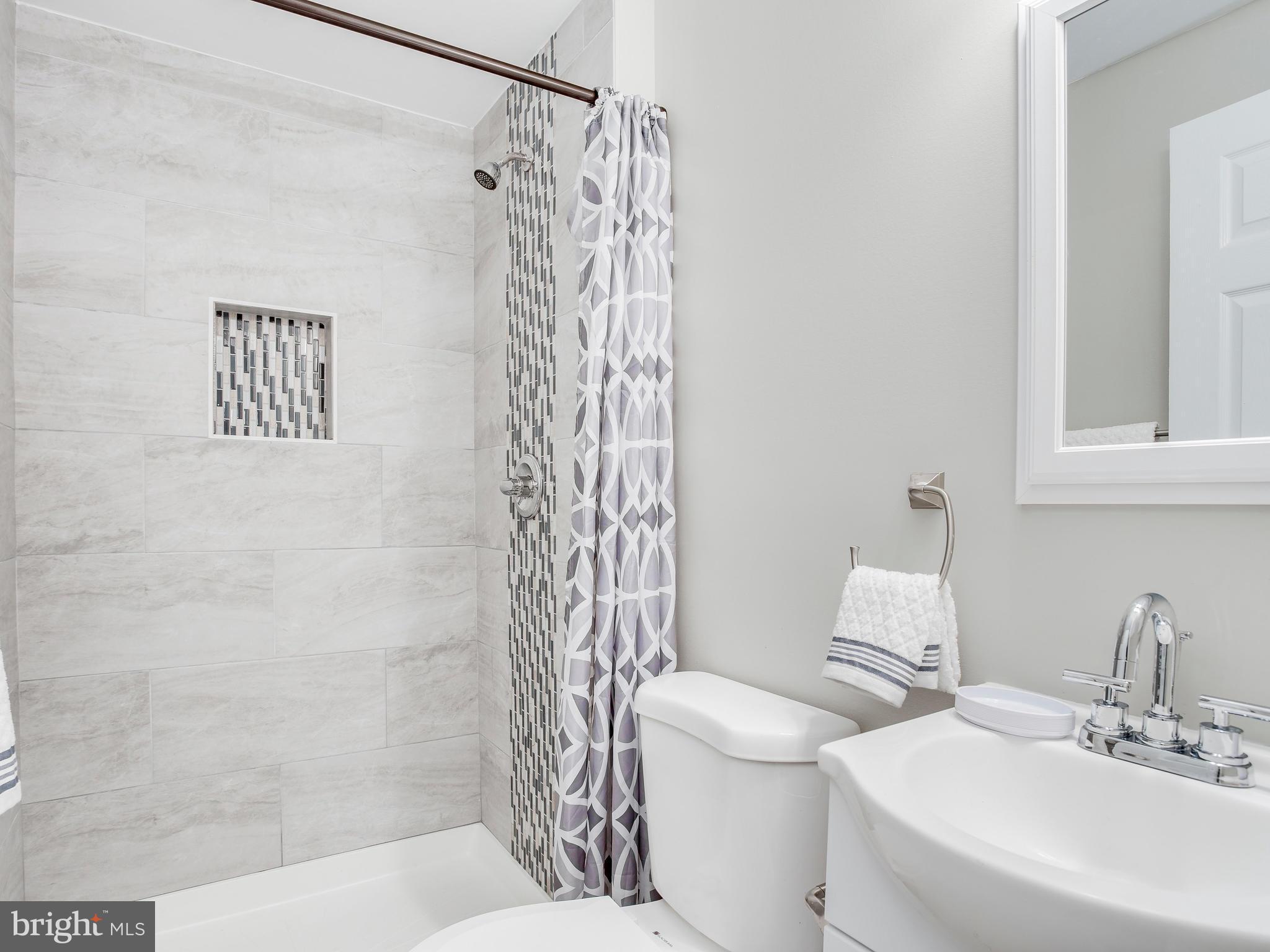 4207 Maple Road Morningside, MD 20746 - Photo 21 of 30 Full Bathroom - Upper Level