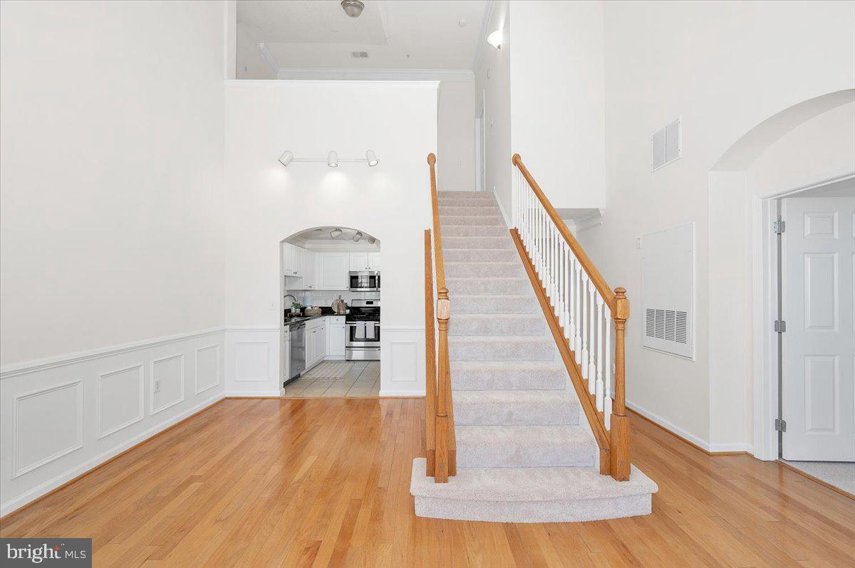 7 Booth Street, Unit 406 Gaithersburg, MD 20878 - Photo 11 of 117 Dining area/kitchen