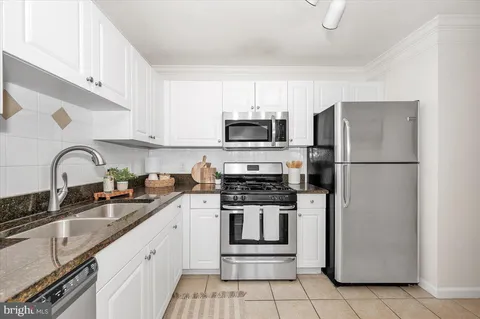 $460,000 | 7 Booth Street, Unit 406, Gaithersburg, MD 20878