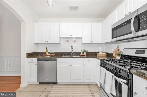 $460,000 | 7 Booth Street, Unit 406, Gaithersburg, MD 20878