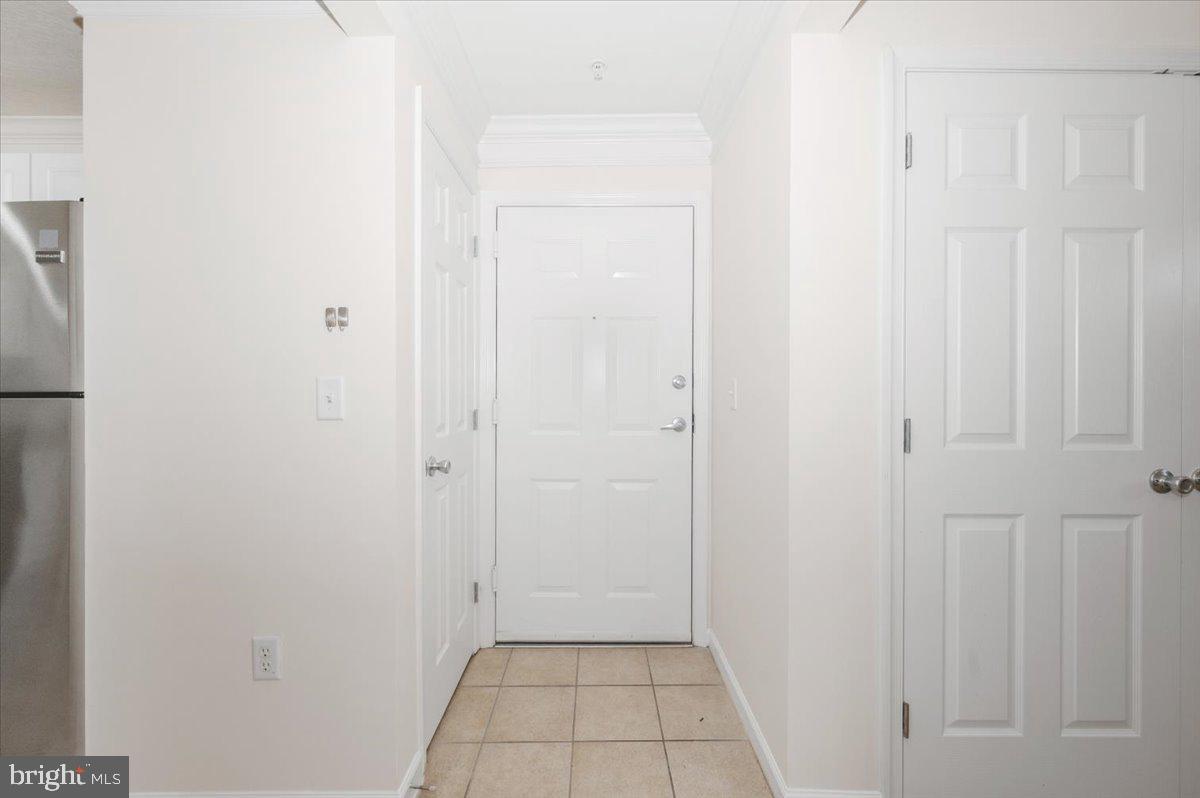 7 Booth Street, Unit 406 Gaithersburg, MD 20878 - Photo 3 of 117 Foyer