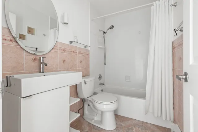 $1,950 | 201 North Waters Edge Drive, Unit 302, Glendale Heights, IL 60139