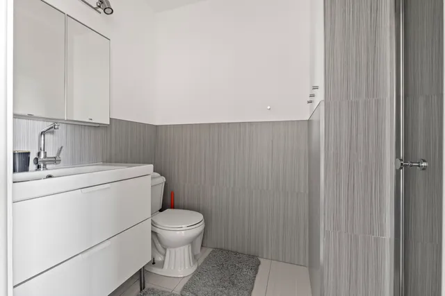 $1,950 | 201 North Waters Edge Drive, Unit 302, Glendale Heights, IL 60139