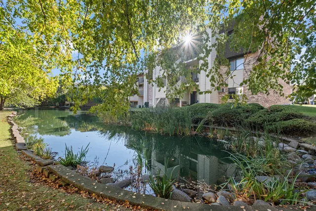 $1,950 | 201 North Waters Edge Drive, Unit 302, Glendale Heights, IL 60139