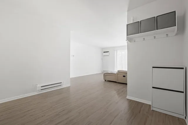 $1,950 | 201 North Waters Edge Drive, Unit 302, Glendale Heights, IL 60139