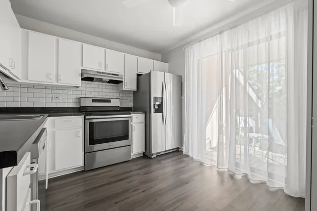 $1,950 | 201 North Waters Edge Drive, Unit 302, Glendale Heights, IL 60139