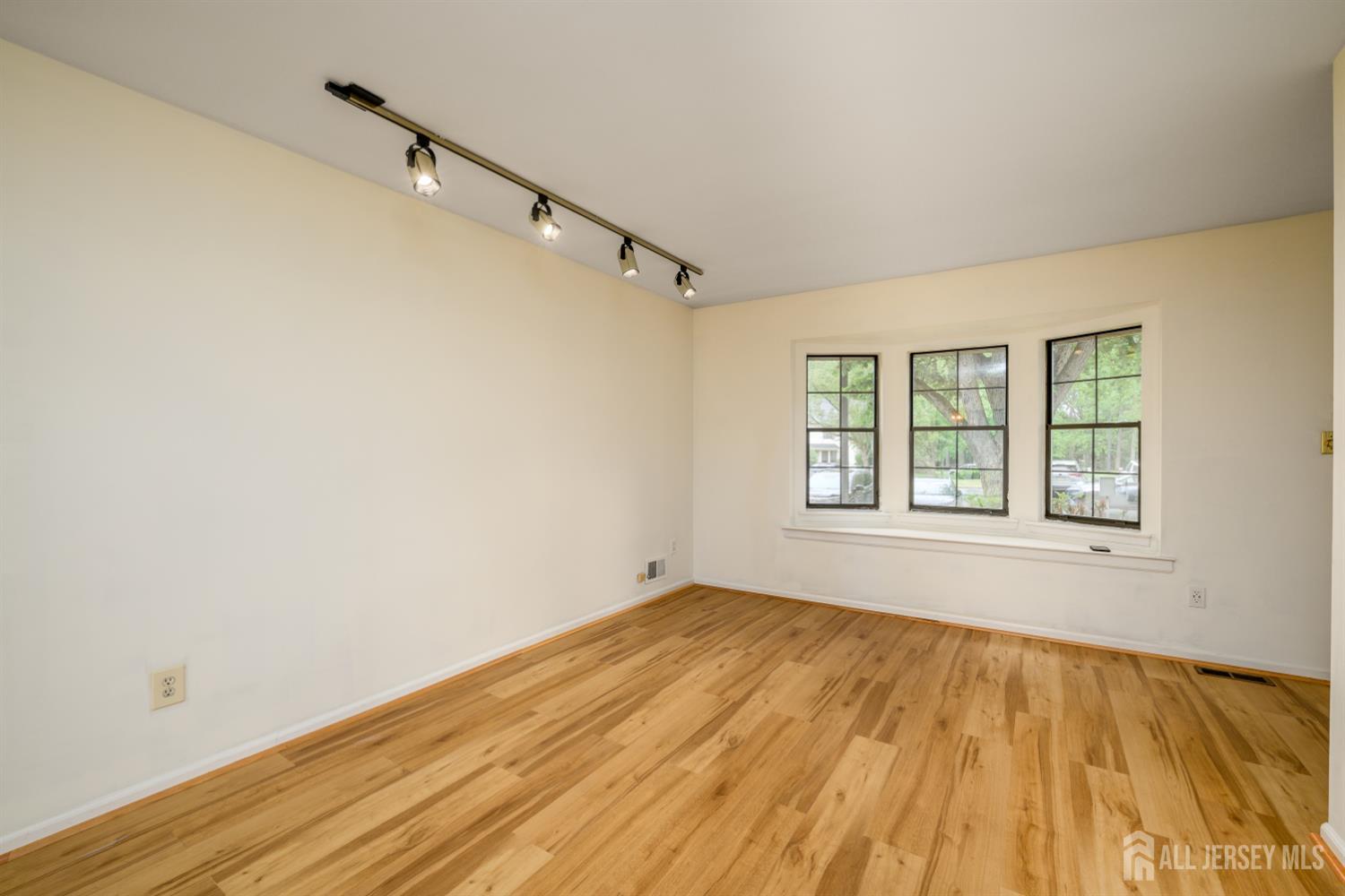 1004 Timber Oaks Road, Unit 4 Edison, NJ 08820 - Photo 10 of 34