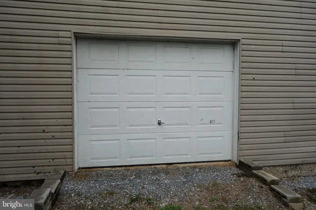 a view of a garage