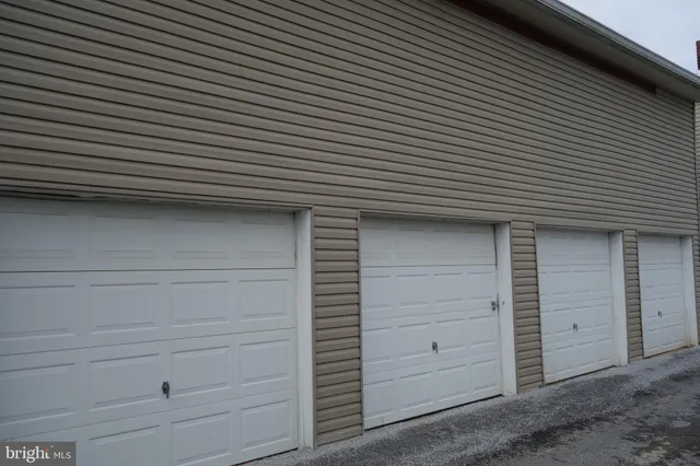 a view of a garage