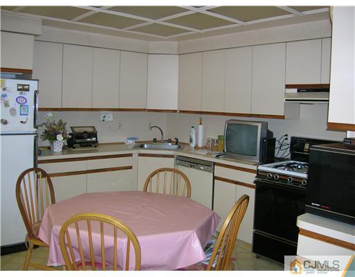 2 Brian Road East Brunswick, NJ 08816 - Photo 3 of 10 Gallery Image 3