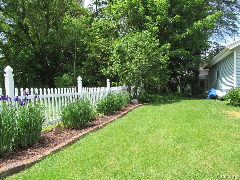 201 East Spring Street Stockbridge, MI 49285 - Photo 10 of 35
