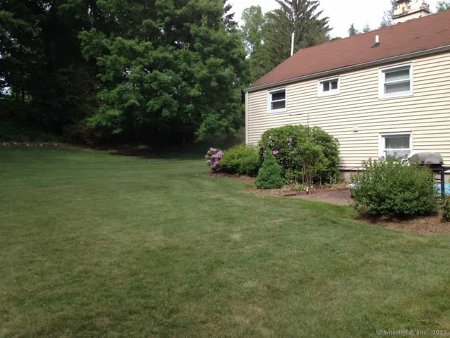 a view of a house with a backyard