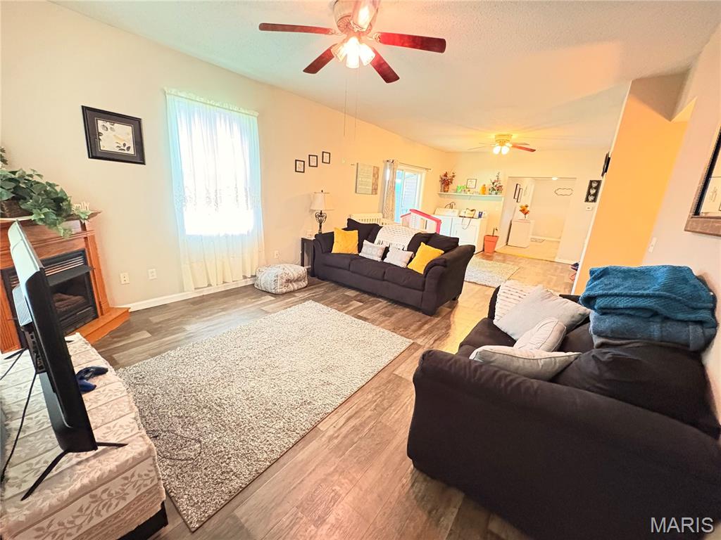 101 Mor Wilsonville, IL 62093 - Photo 11 of 34