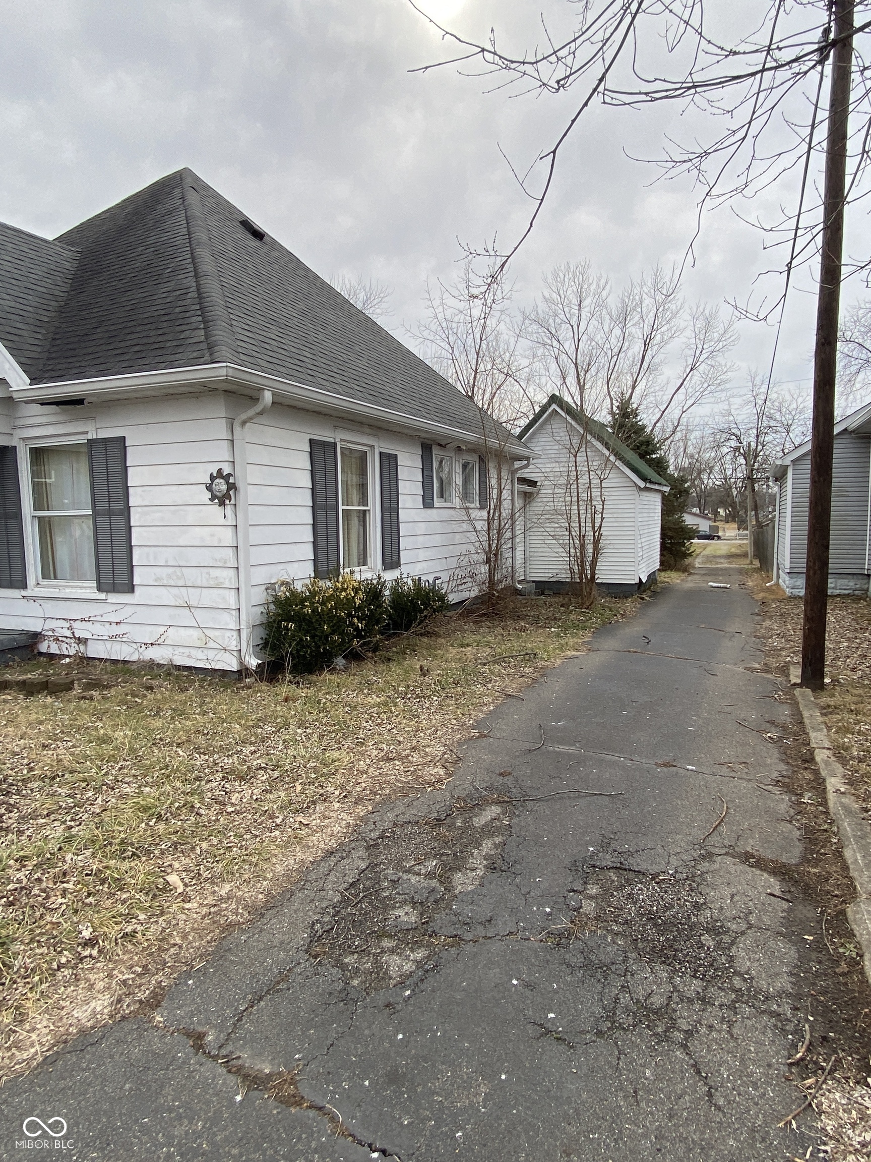 2103 6th Street Columbus, IN 47201 - Photo 2 of 9