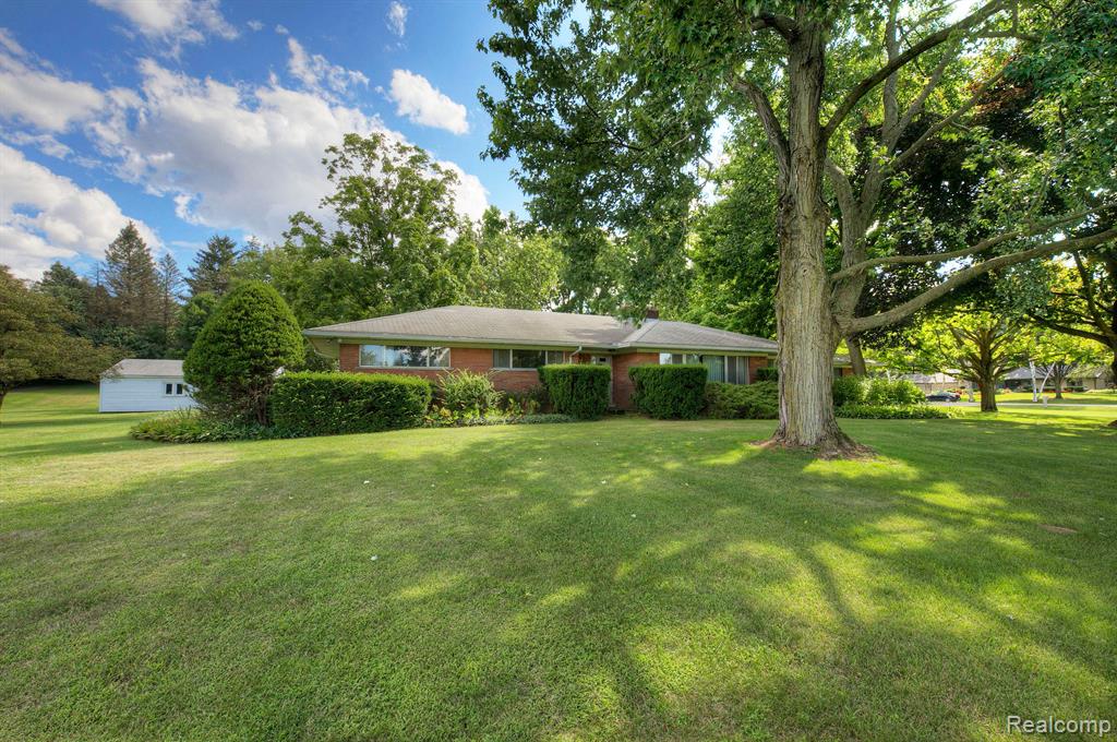 48707 Eight Mile Road Northville, MI 48167 - Photo 2 of 54